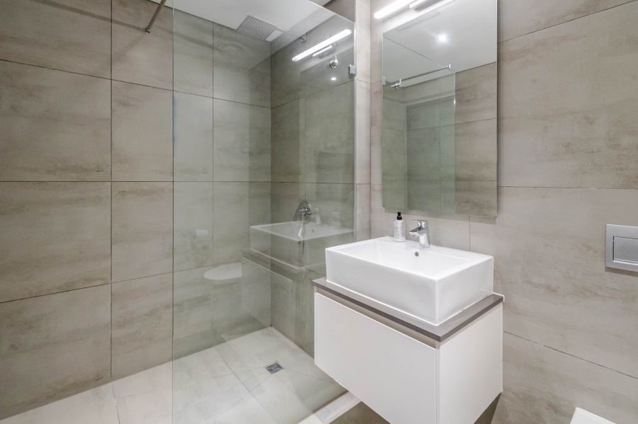 To Let 2 Bedroom Property for Rent in Green Point Western Cape